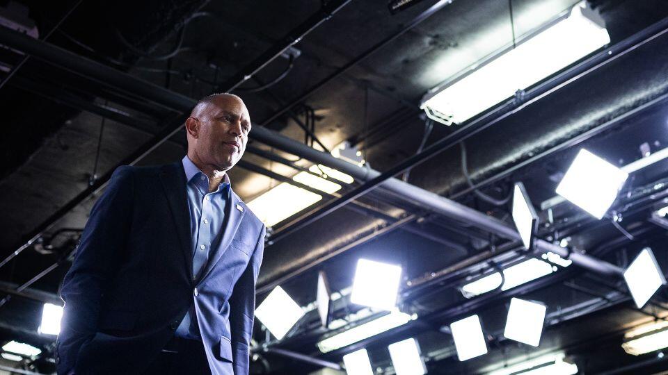 Democrats might win in the midterms — but a whole new set of problems await