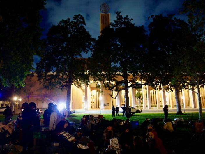 USC Pro-Palestinian Demonstrators Set Up Camp Again As College