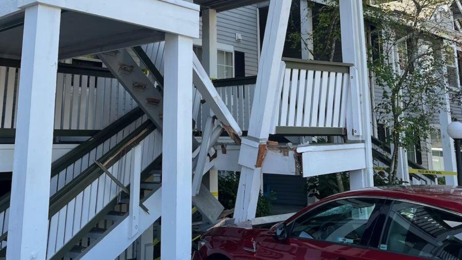 Car crashes into apartment building stairway in Mountlake Terrace ...