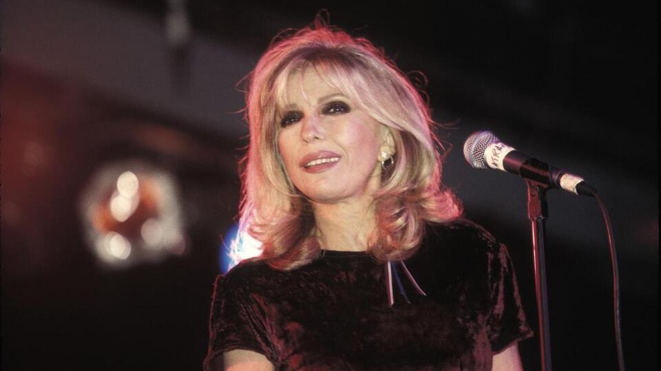 Nancy Sinatra's Heartfelt Message for Her Late Husband's Birthday Asks ...