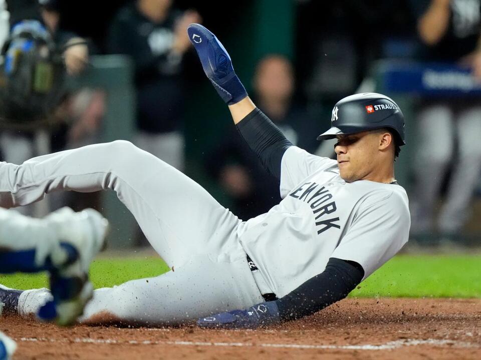 Yankees’ Juan Soto reacts to Blue Jays’ weighing ‘astronomical offer