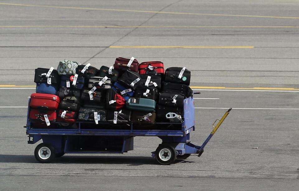 Flying Commercial out of WA? Use more than one Air tag - NewsBreak