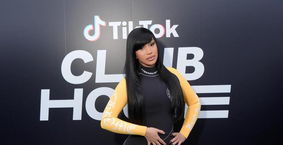 Cardi B Suffers Embarrassing Fall During Concert - NewsBreak