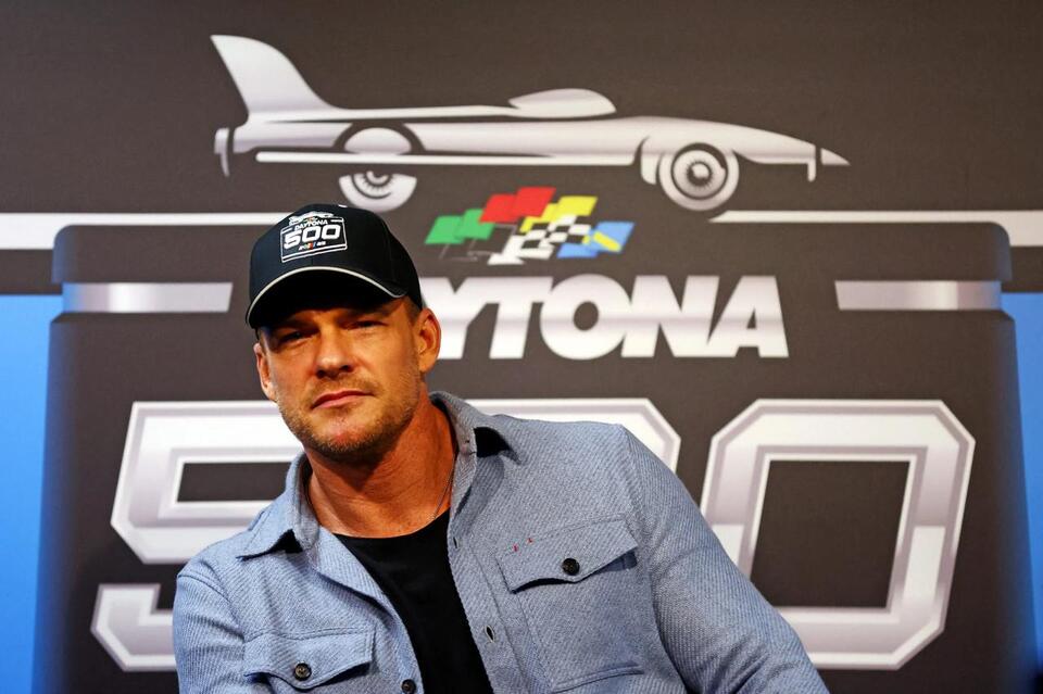Alan Ritchson Filed for Divorce From Wife Catherine 9 Months Before ...