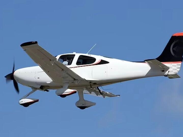 Multiple people trapped under Utah lake after single engine plane