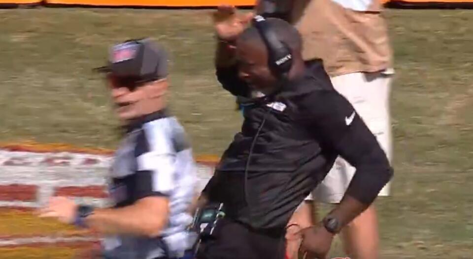 NFL Fans Destroy Jets HC Aaron Glenn for Dancing Like a Goof on the ...