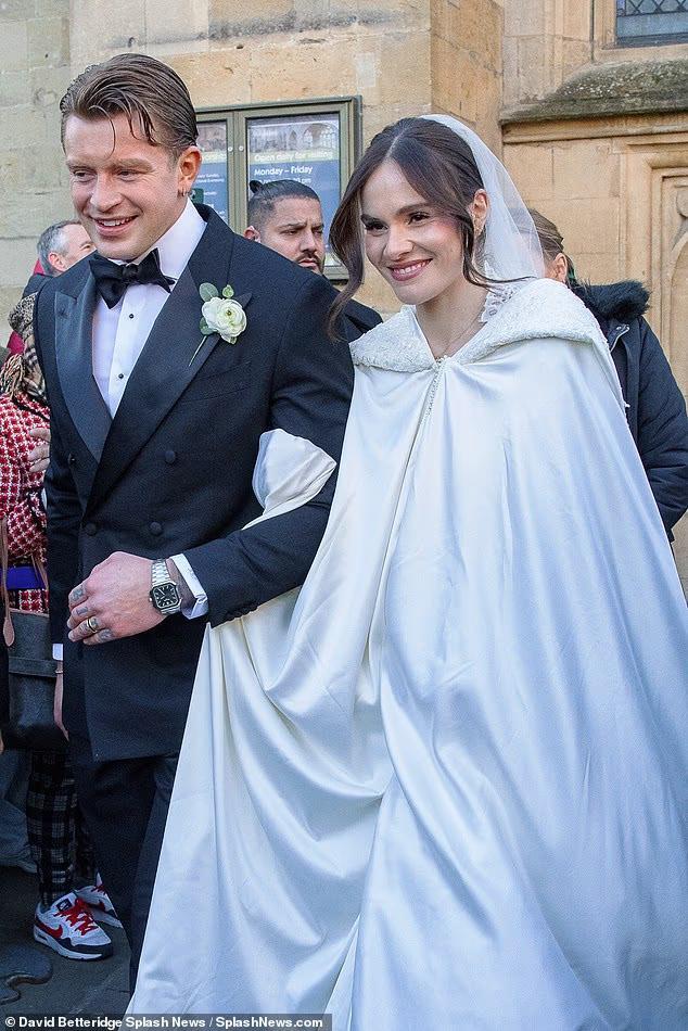 Holly Ramsay's Vogue moment: Influencer will unveil wedding dress on ...