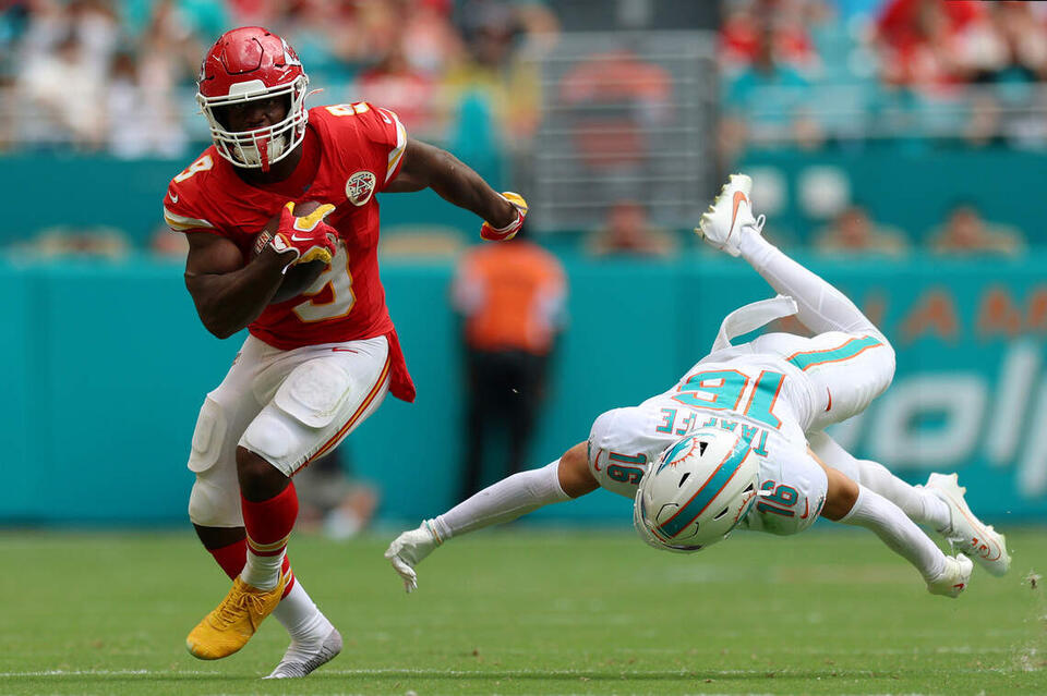 Viral video shows Chiefs star Kenneth Walker neutralize a ‘Peanut Punch ...