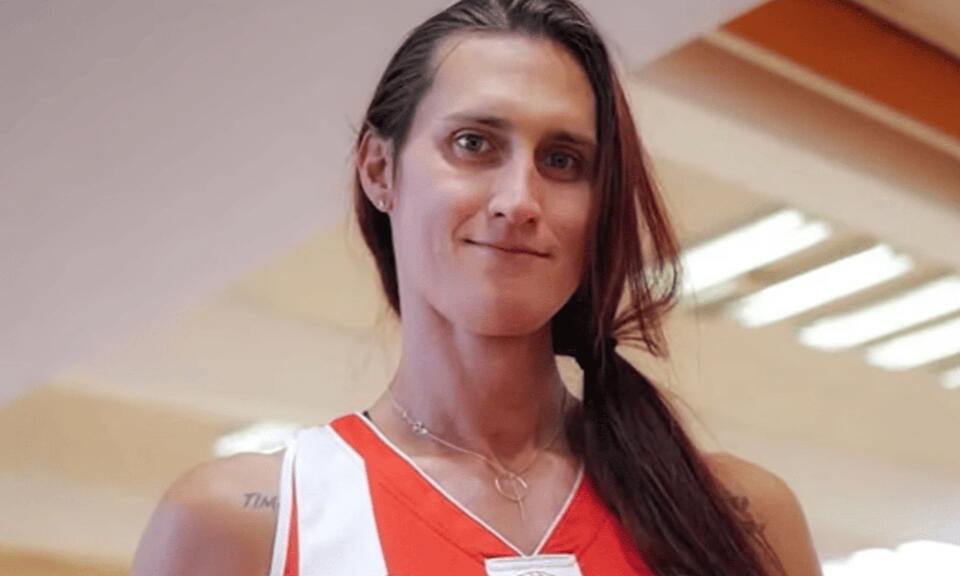 Transgender basketball star's teammates send clear message