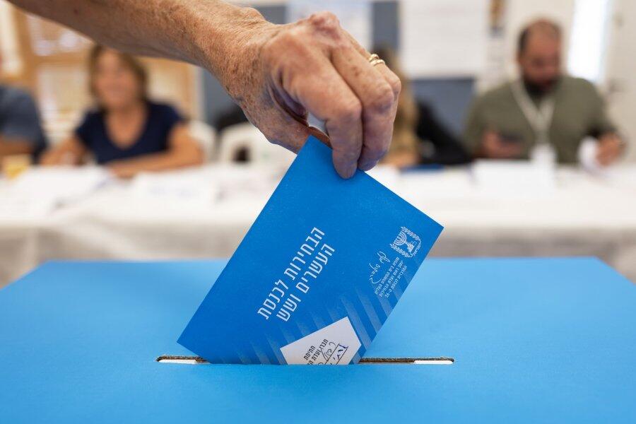 No clear majority in Israeli election amid count; Arab parties set record