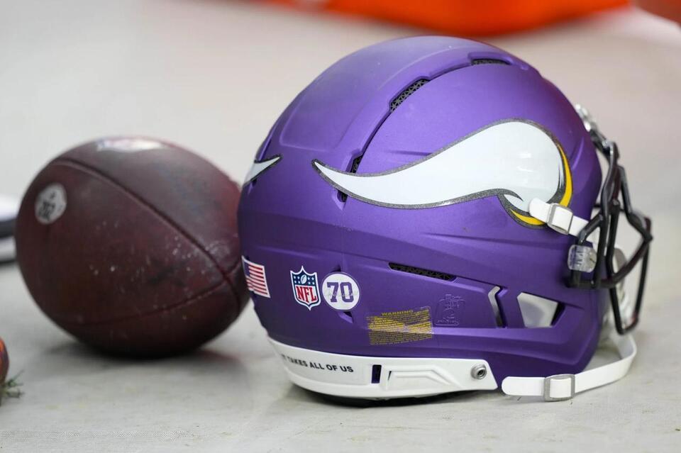 NFL Analyst Urges Vikings To Sign 10-Time Pro Bowl QB in Free Agency ...