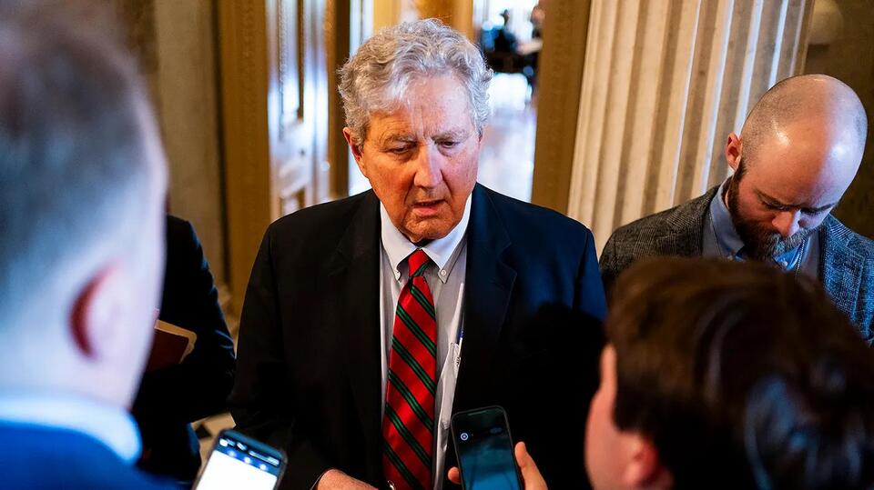Image for Senate unanimously advances resolution suspending senators’ pay during shutdown
