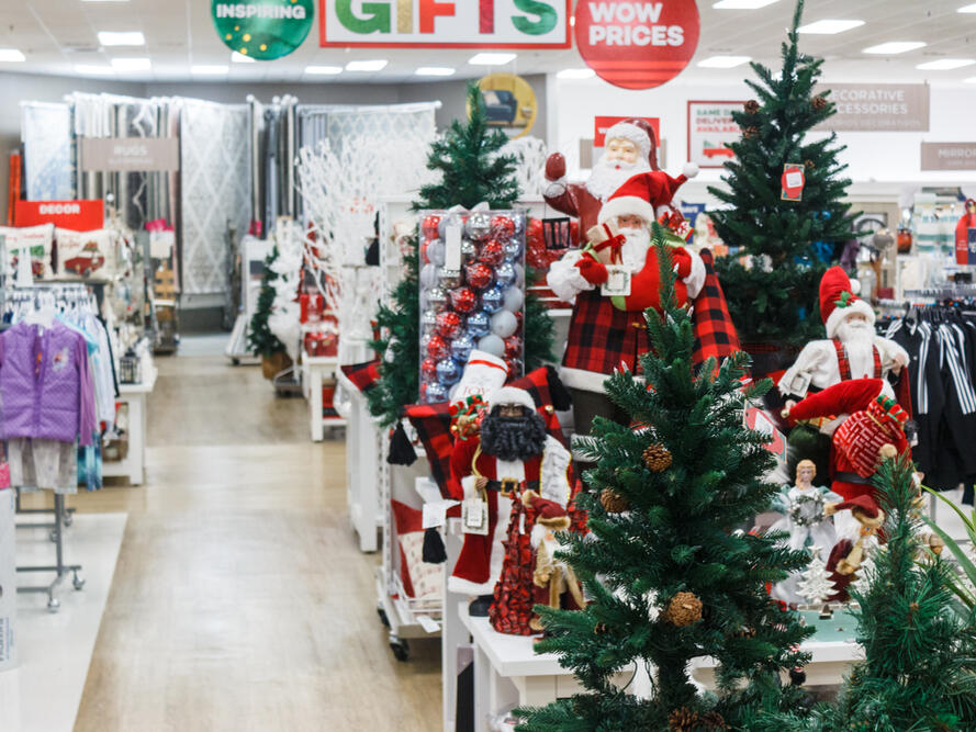 What stores are open and closed on Christmas Day in 2024?