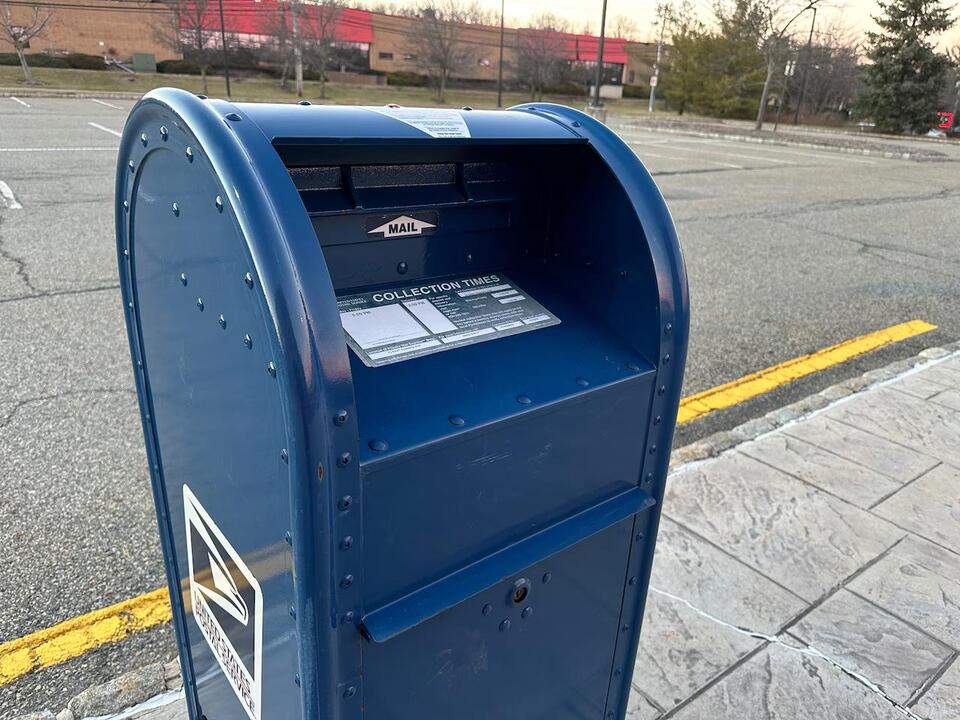 Gang member held postal worker at gunpoint, tried to steal mailbox key