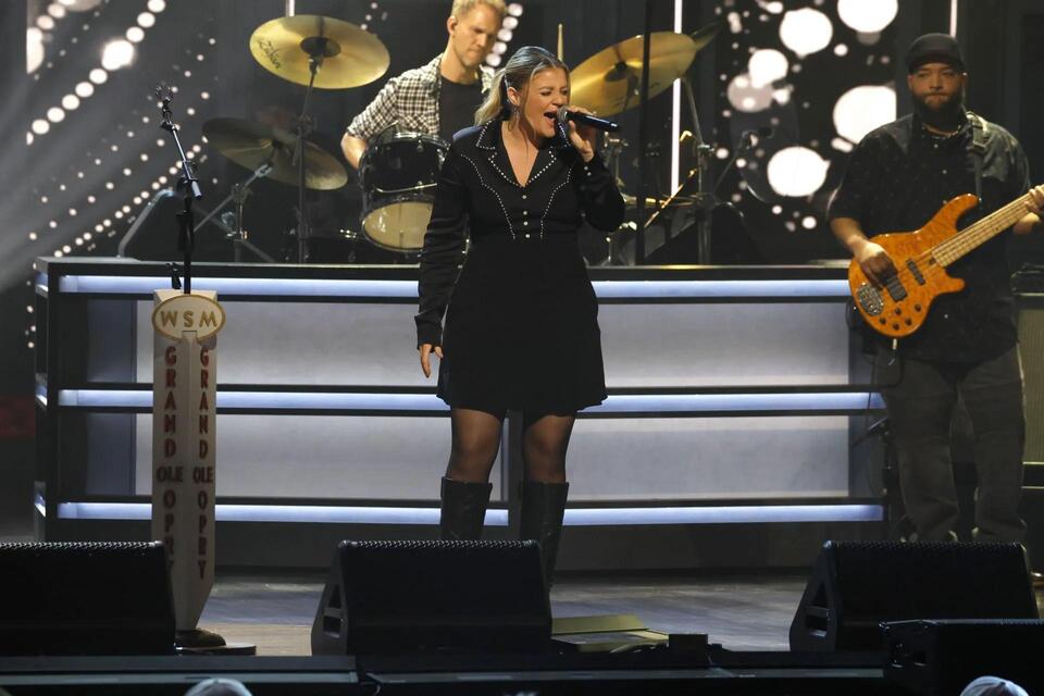 Lauren Alaina welcomes baby girl with husband Cam Arnold; reveals a ...