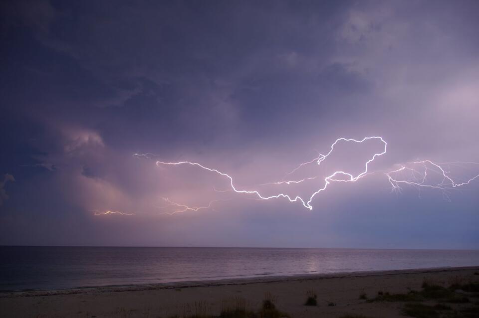 Severe thunderstorms with damging winds possible for tri-state