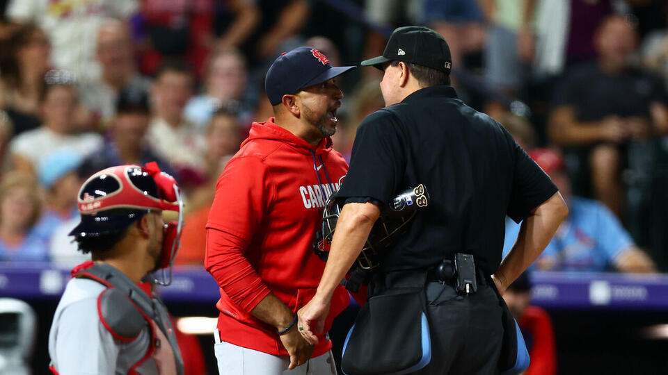 Cardinals' Marmol: Ump telling rookie pitcher to fix hat was 'embarrassing'