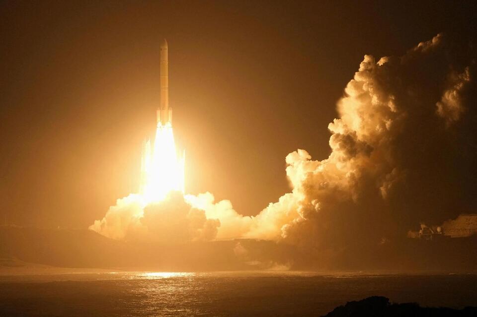 Japan launches ambitious mission to grab a chunk of a Martian moon ...