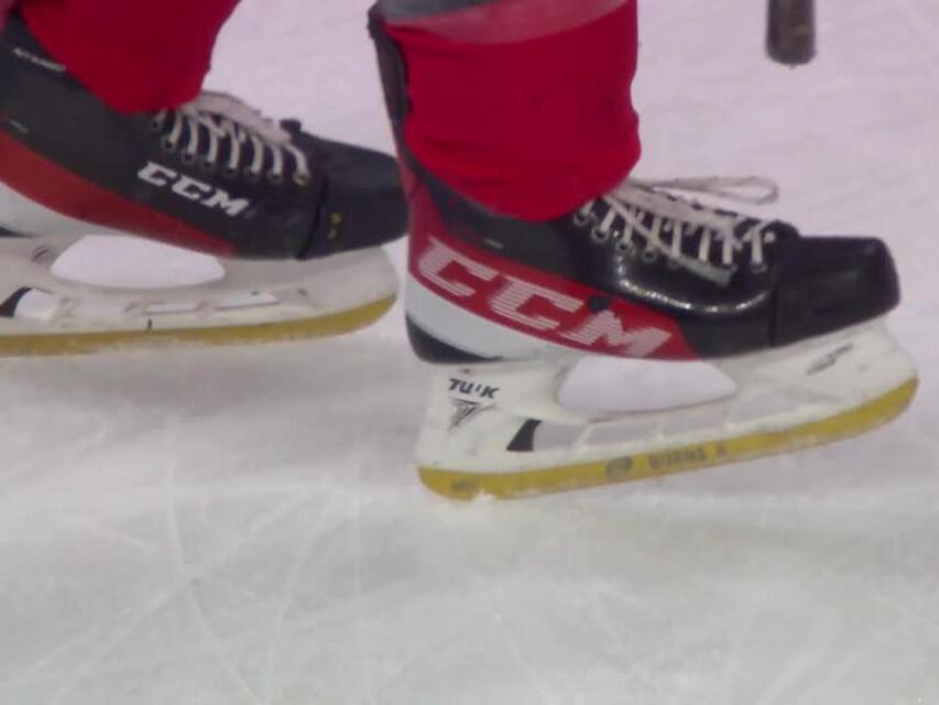 Burns' golden skate blades highlighted during Game 2
