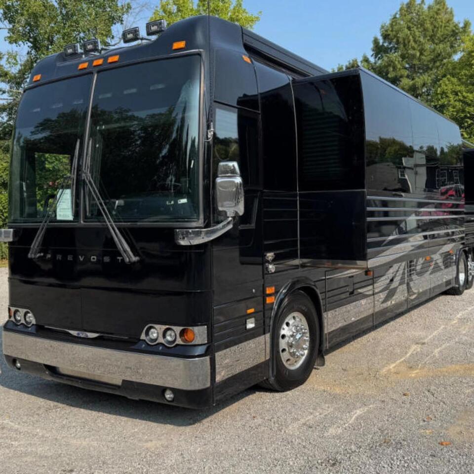 John Rich Selling His Luxurious Tour Bus: ‘It’s A Sad Day For Me ...