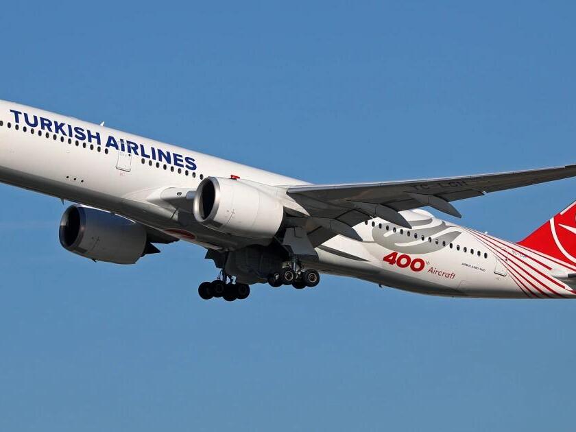 Pilot dies in middle of flight to Turkey, forcing emergency New York City landing