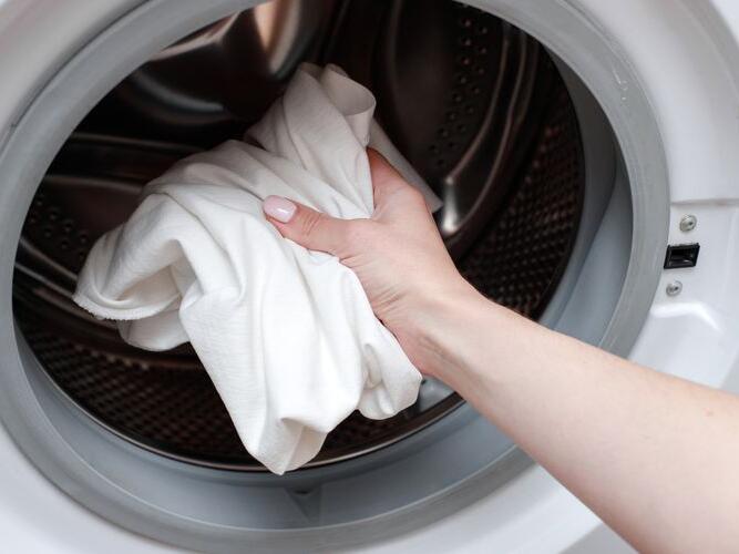 5 Things You Should Never Wash In Cold Water, According To An Expert