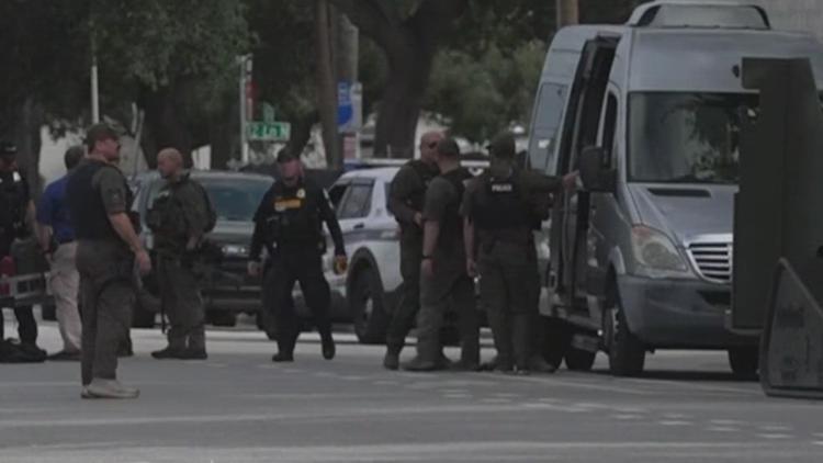 Police: Part of I-375 in St. Pete reopens as man barricades himself ...