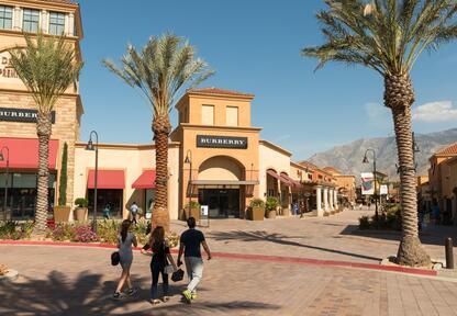 Hollister store jeans outlet