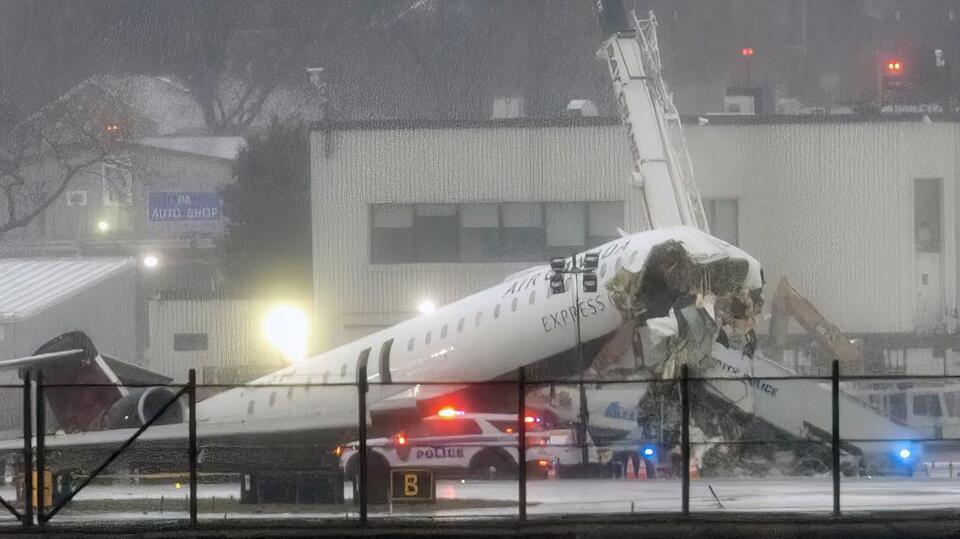Passengers Reveal Most Terrifying Part of Plane Crash - NewsBreak