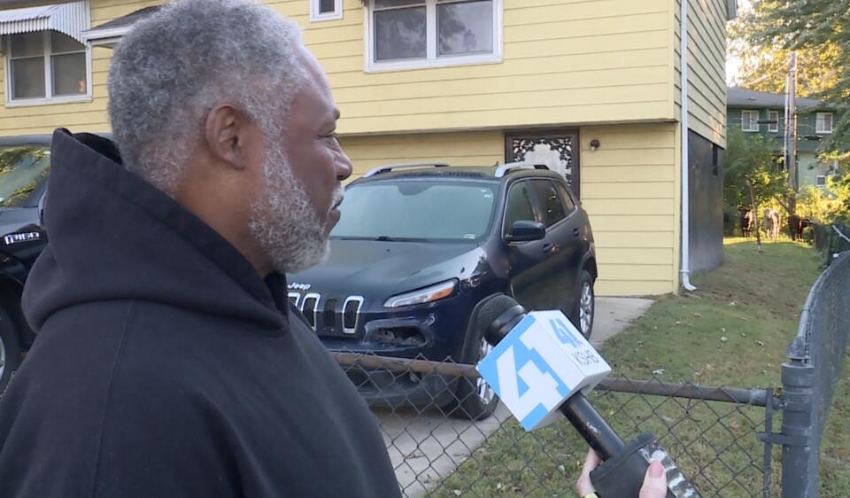 Overturned semi-truck sends cattle into Kansas City neighborhoods