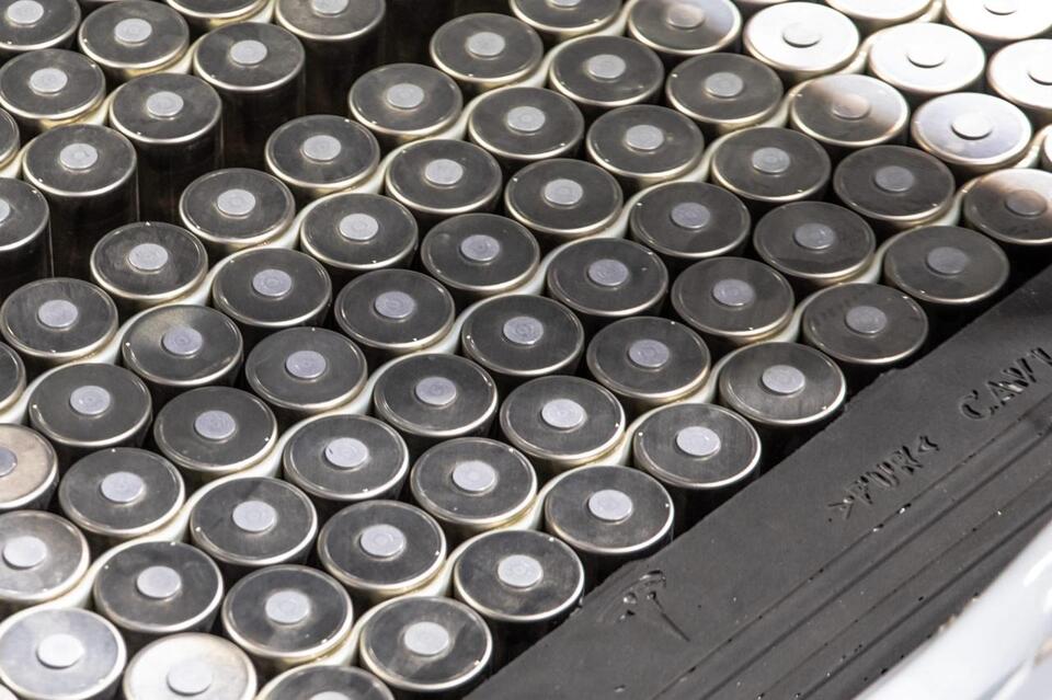 Tesla confirms that it finally solved its 4680 battery’s dry cathode ...