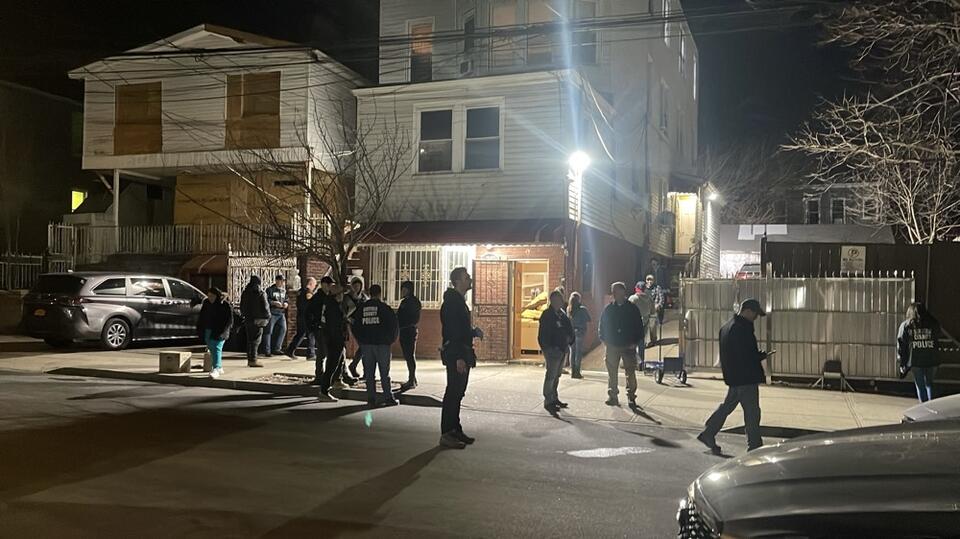 Federal agents raid at least 2 Bronx homes - NewsBreak