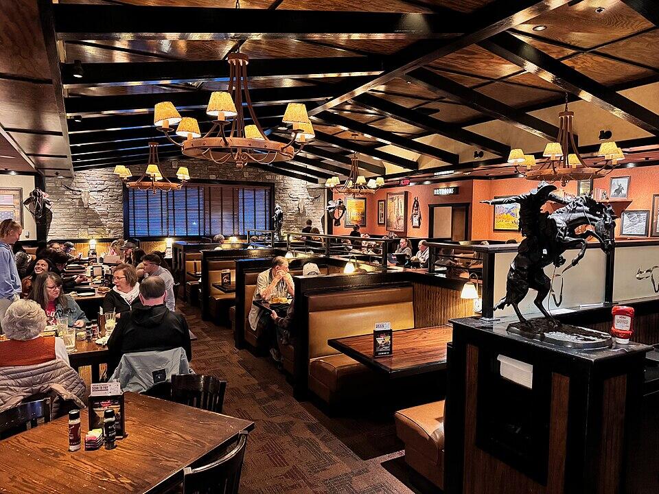 Longhorn Steakhouse Customer Sparks Debate After Sharing Photo of ...
