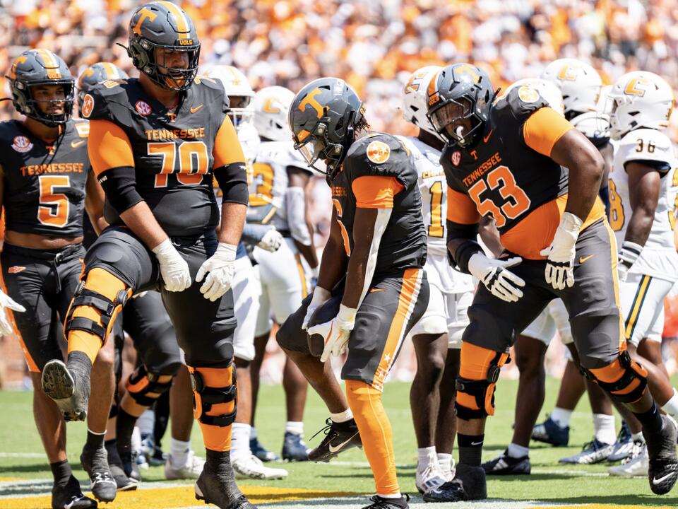 National media outlet predicts the final score of Tennessee Vols vs NC