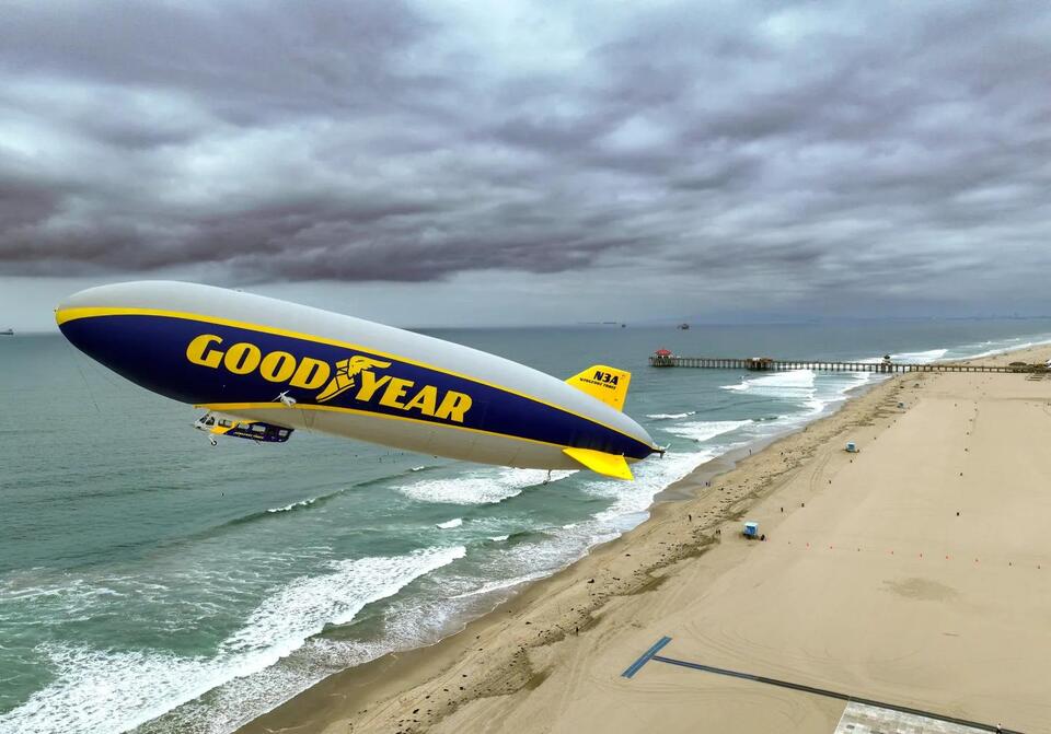 goodyear-blimp-lands-on-sand-near-huntington-beach-pier-newsbreak