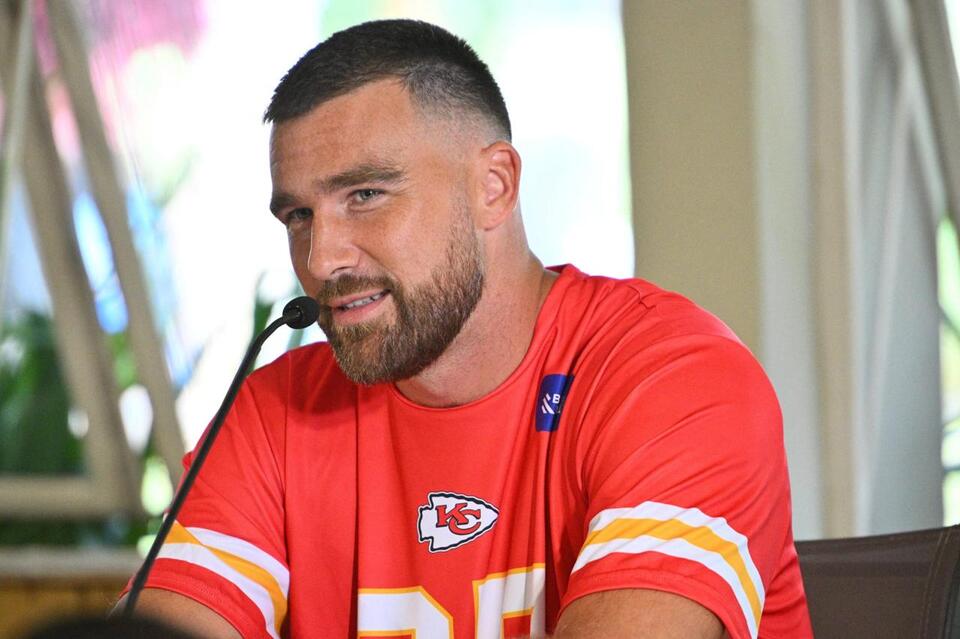 Travis Kelce’s Friends Afraid He’s Going to ‘Buckle Under the Pressure
