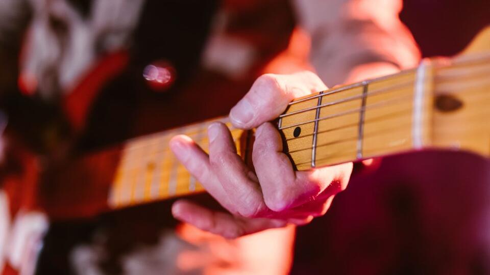 Nate Smith releases visualizer for the song ‘Find Me in a Bar’ - NewsBreak