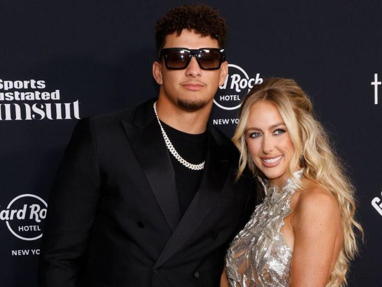 Brittany & Patrick Mahomes Named Dog After Pittsburgh Steelers(01)