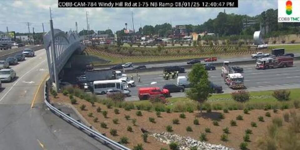 Man dies after falling off I-75 overpass in Cobb County, police say ...