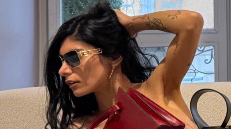 Former Adult Star Mia Khalifa Breaks The Internet By Lying Completely Naked  & Covering Herself With Just 2 Strategically Placed Versace Bags [PHOTO] -  NewsBreak