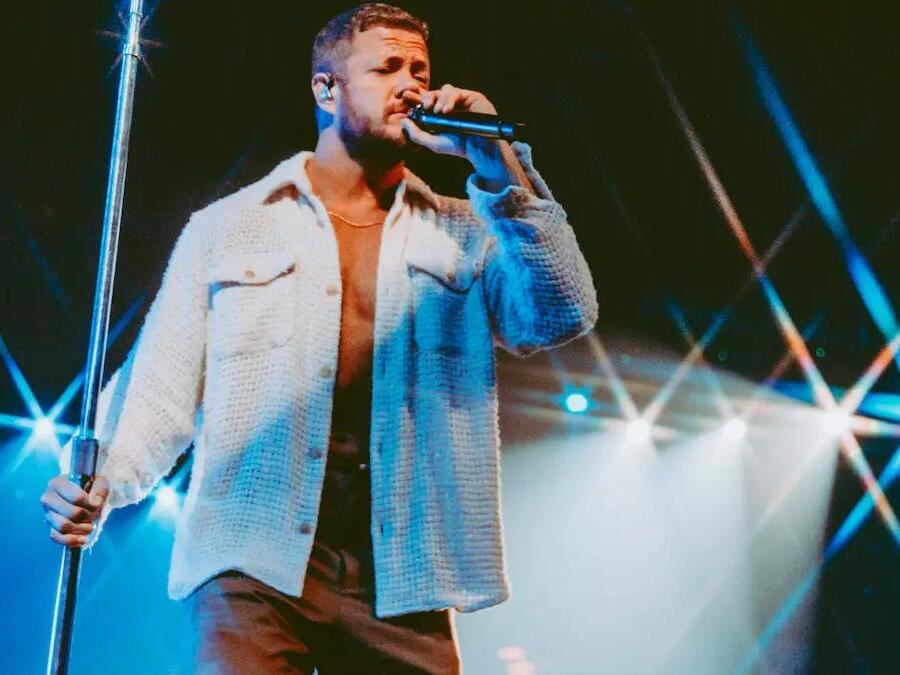 WATCH: Imagine Dragons Mesmerize Crowd With 'Eyes Closed' Performance