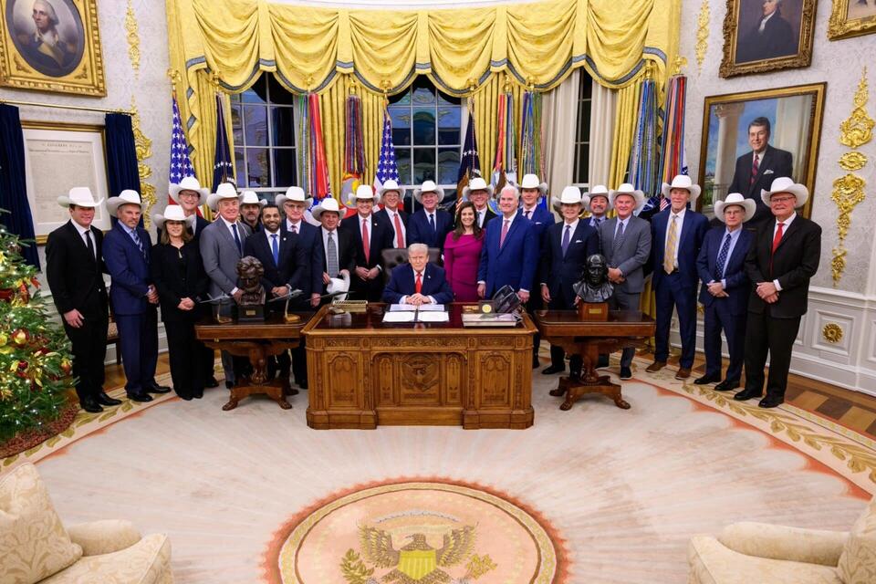 Trump honors US ‘Miracle on Ice’ hockey team in White House celebration ...