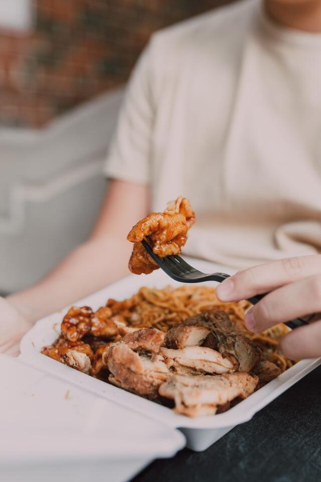 Why Some Foods Taste Better When You Eat Them With a Plastic Fork ...