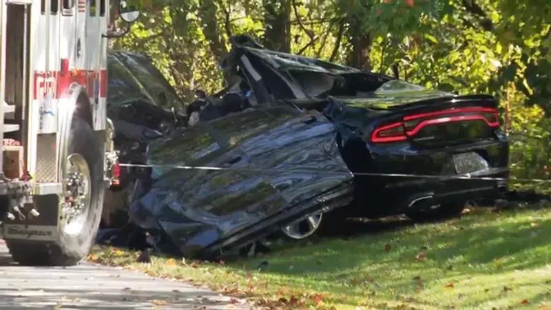 Man ejected, killed after crashing into tree in Bowie - NewsBreak