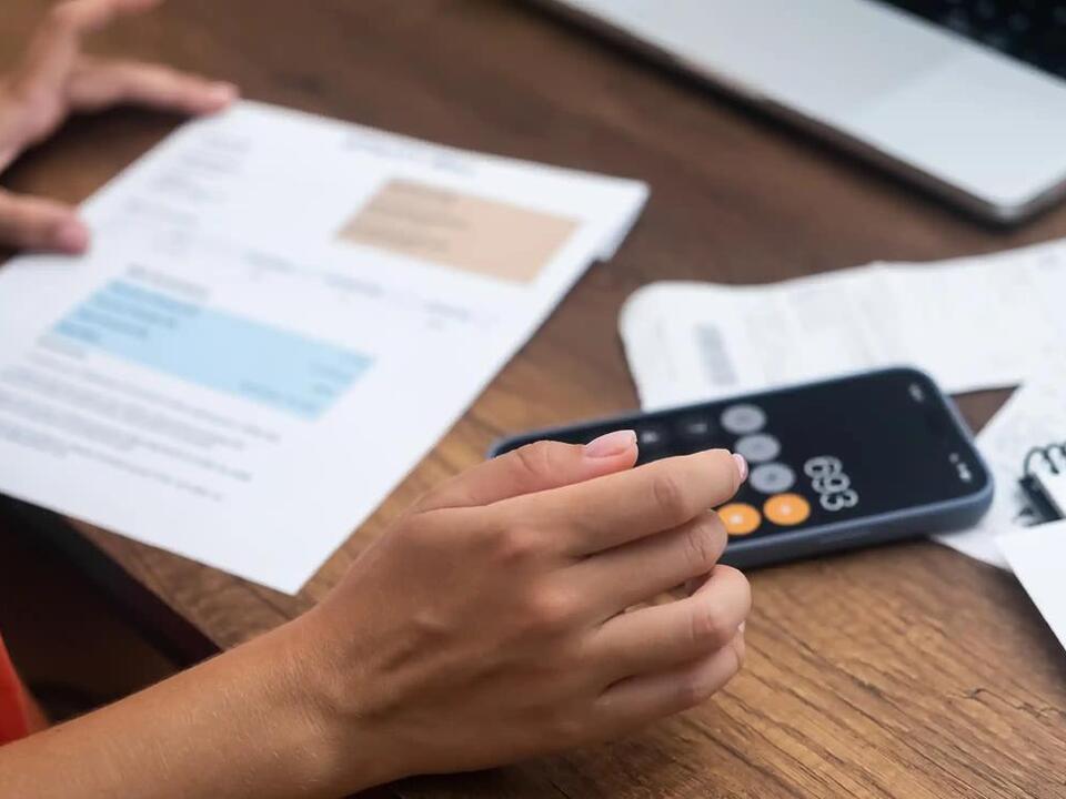 Homeowner Breaks Down After Receiving Nearly 10,000 Water Bill