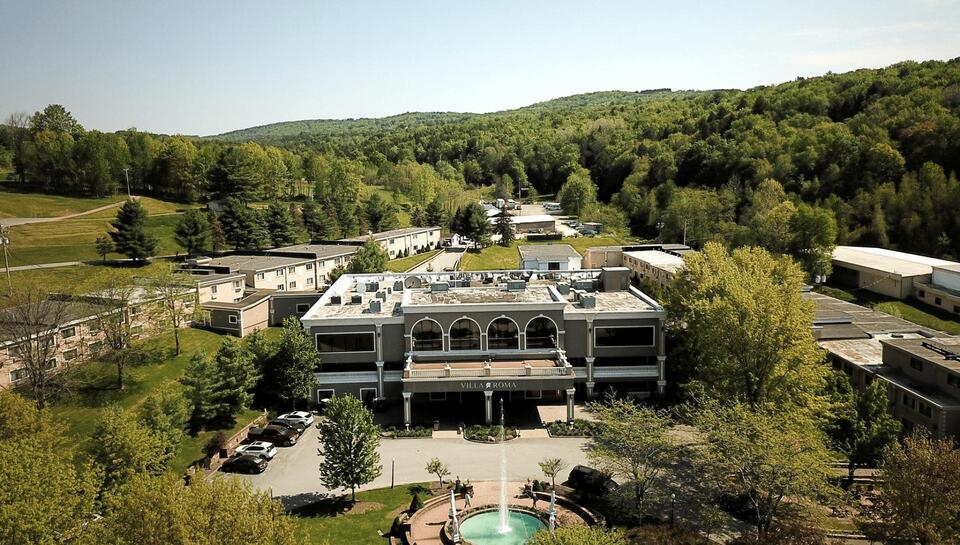 Staircase Collapses at Villa Roma Resort in Callicoon - NewsBreak