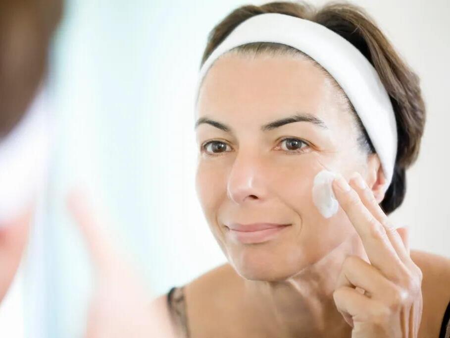 7 Best Face Sunscreens for Mature Skin To Ward Off Wrinkles and More