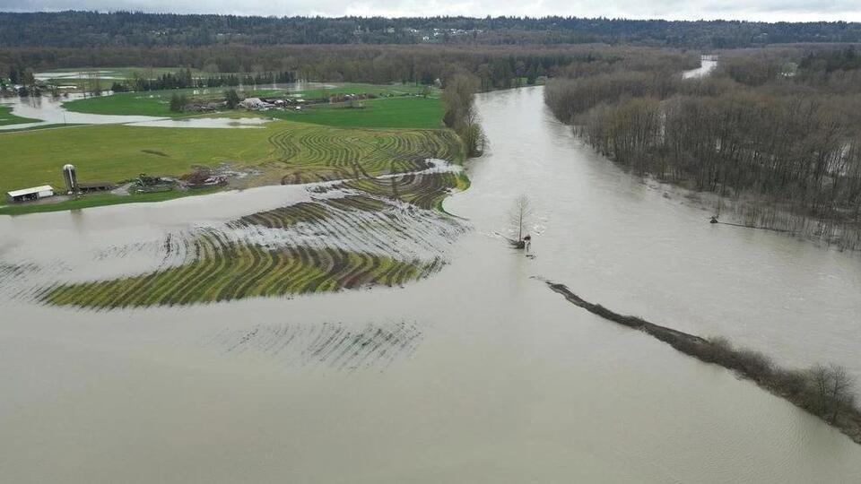 Snohomish County communities brace for flooding as rivers crest near ...