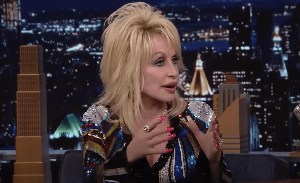 Dolly Parton Tells Jimmy Fallon A Wild Story About A Smoky Mountain ...