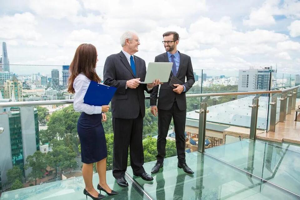 The Asset-Light Expansion: How Modern Leaders Are Building a Global Footprint From Anywhere